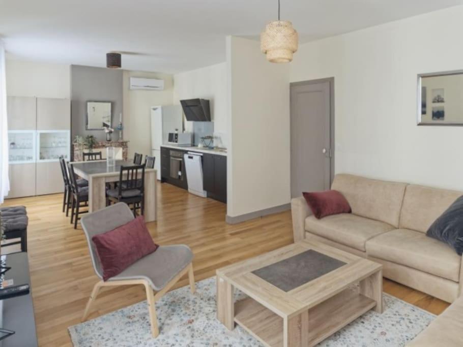 Appartement Spacieux En Centre Ville Vendôme Exterior foto